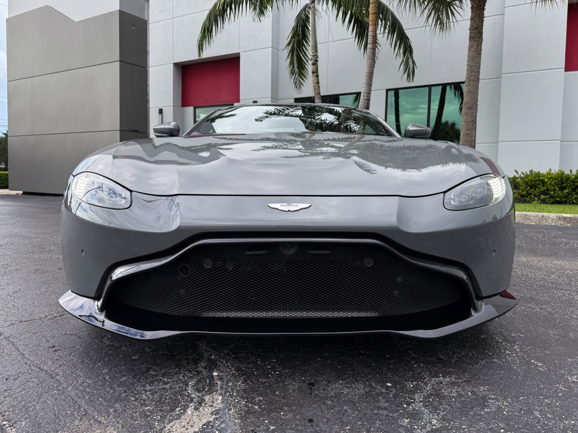 Used 2023 Aston Martin V8 Vantage Coupe image 9