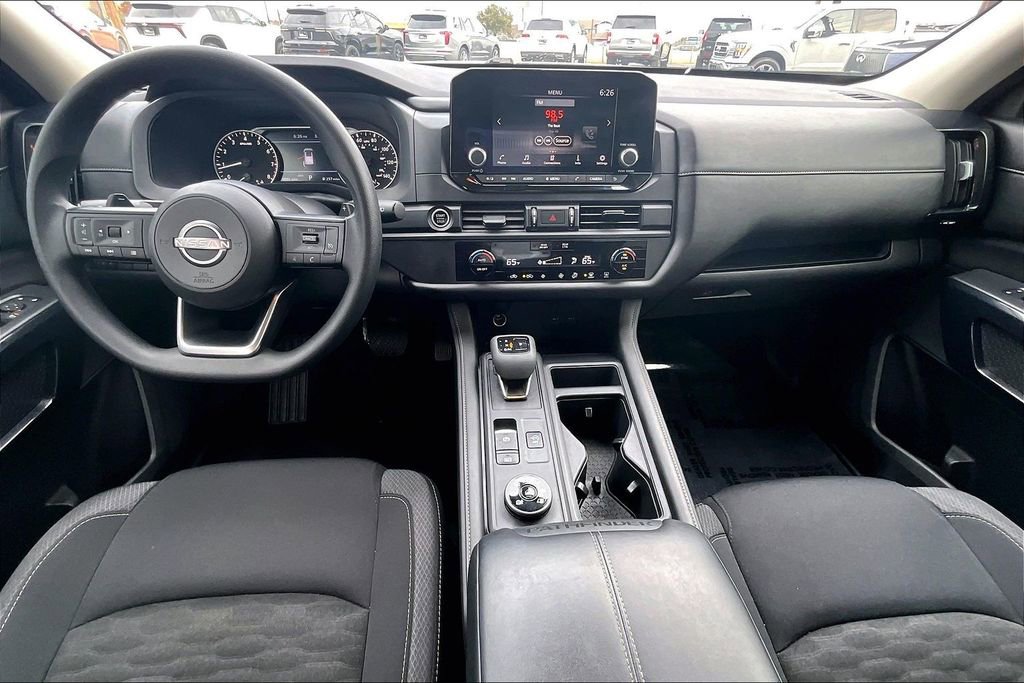 Used 2024 Nissan Pathfinder S image 18