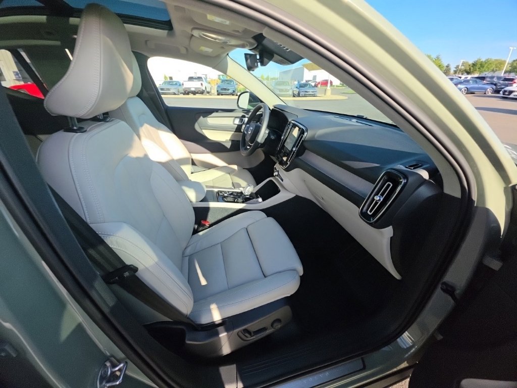 Used 2023 Volvo XC40 B5 Ultimate w/ Protection Package Premier AWD/4WD image 33