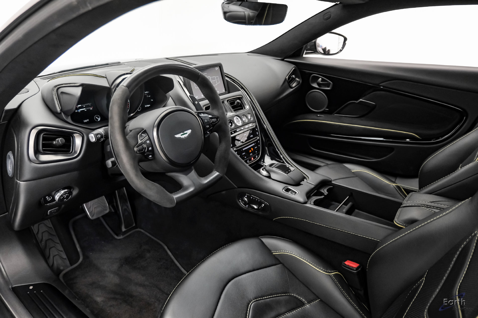 Used 2019 Aston Martin DBS Superleggera RWD image 3