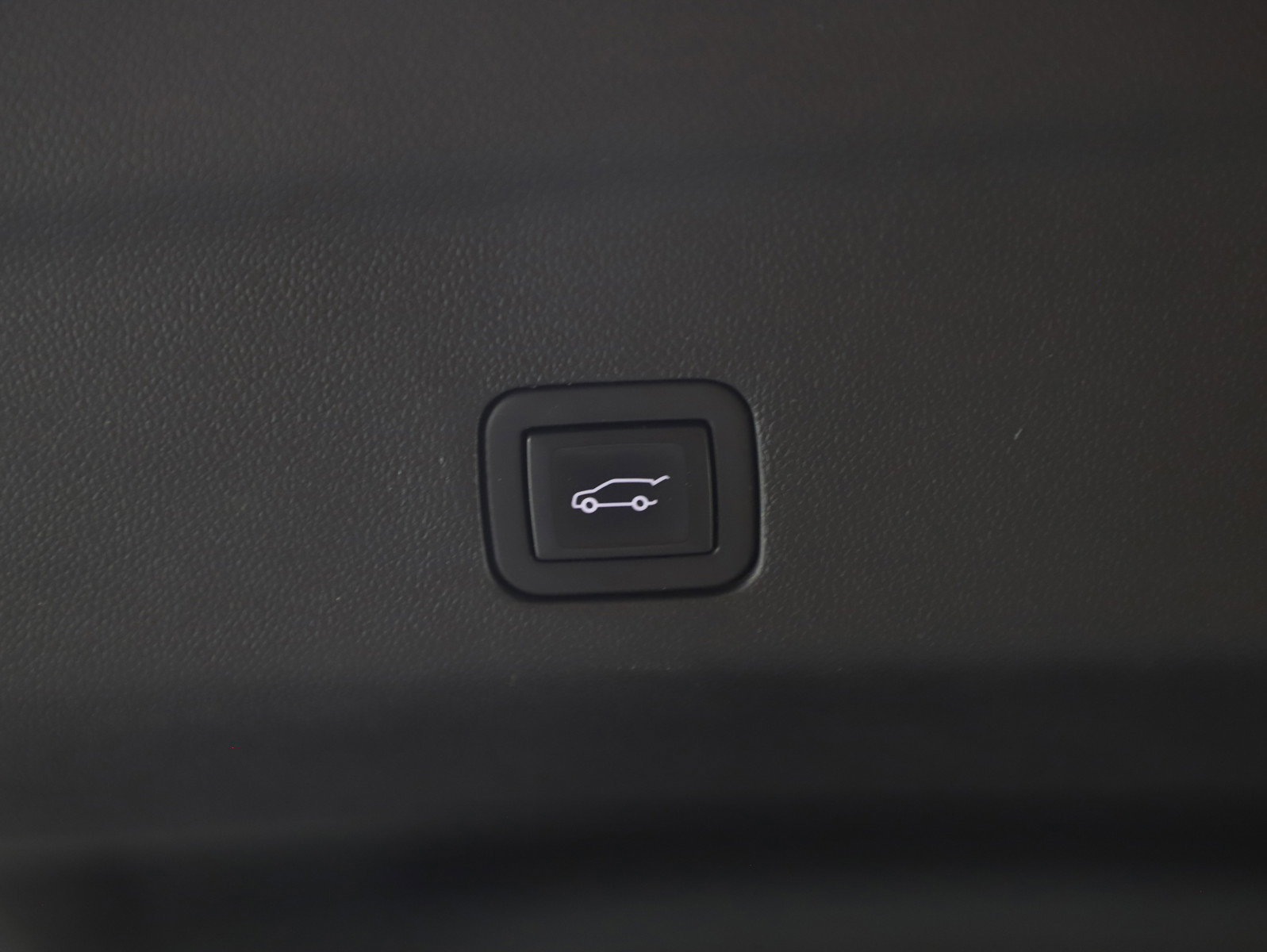 Used 2023 Chevrolet Suburban Premier AWD/4WD image 19