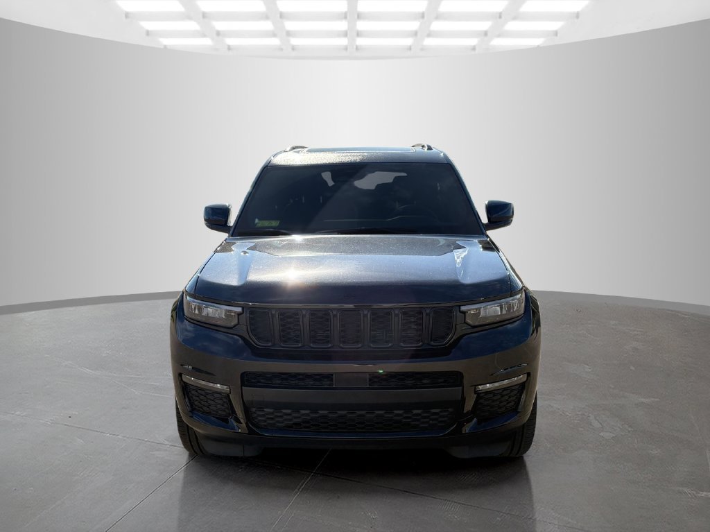 Used 2025 Jeep Grand Cherokee L Limited w/ Black Appearance Package AWD/4WD image 3
