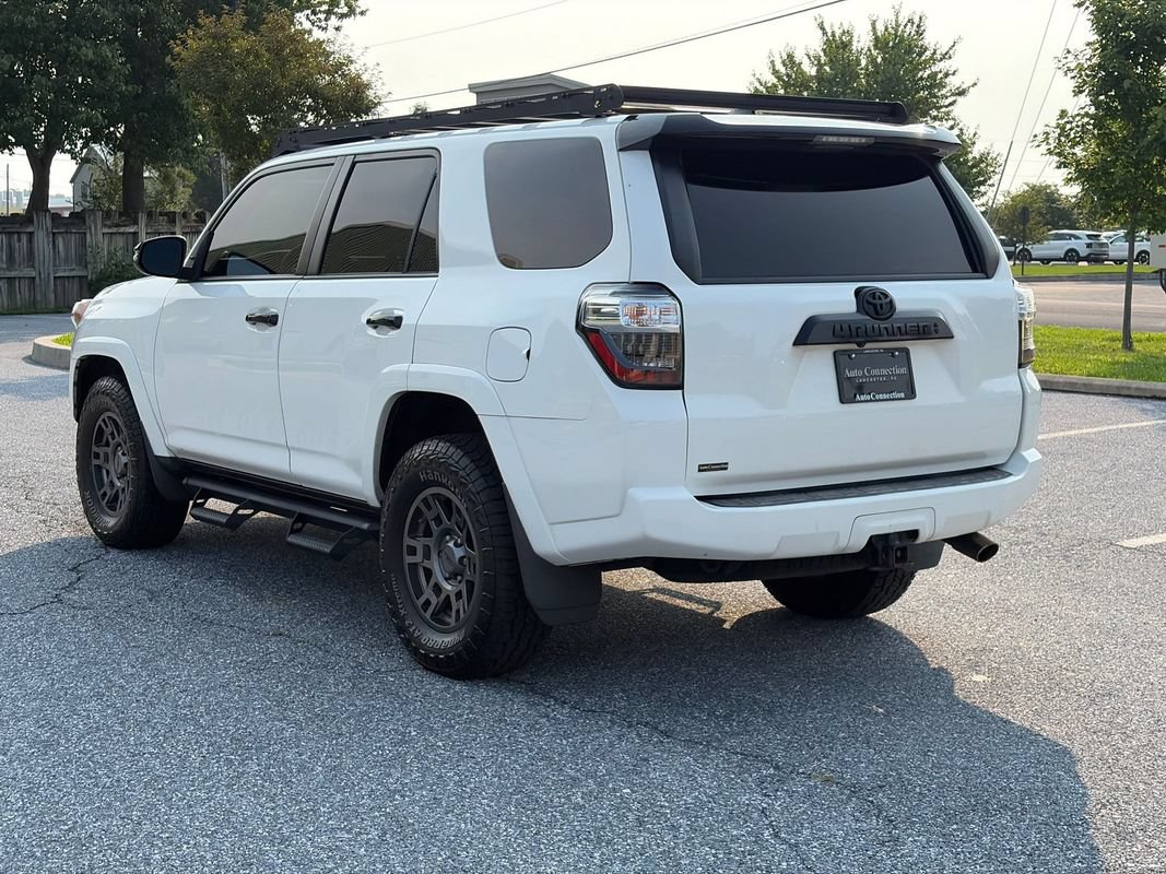 Used 2020 Toyota 4Runner Venture w/ Moonroof Package AWD/4WD image 6