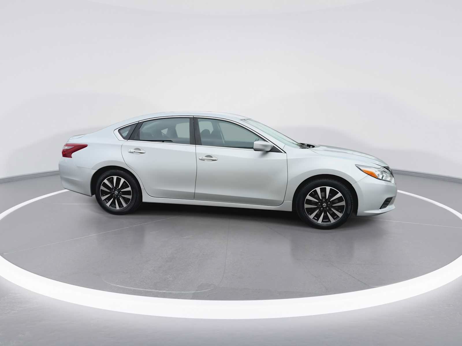 Used 2018 Nissan Altima 2.5 SV FWD image 9