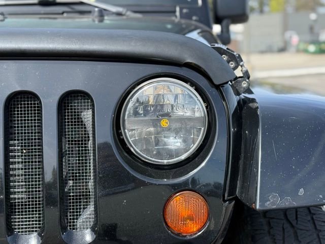 Used 2012 Jeep Wrangler Unlimited Sahara w/ Connectivity Group AWD/4WD image 7