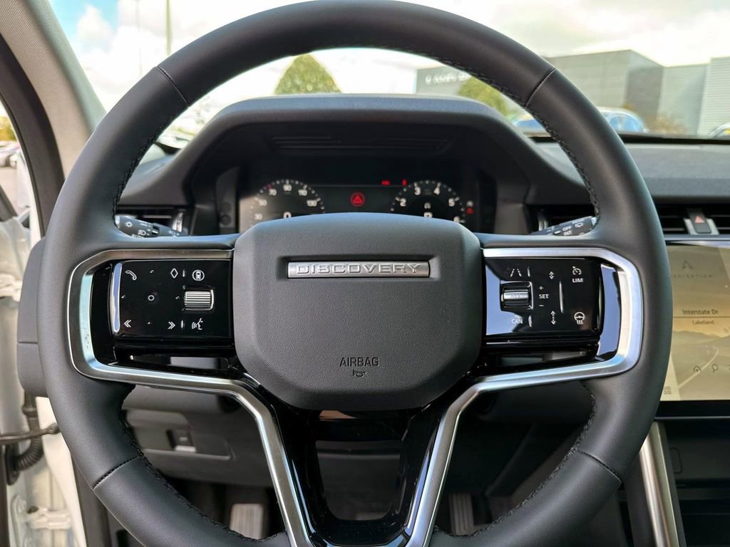 Used 2025 Land Rover Discovery Sport S image 28