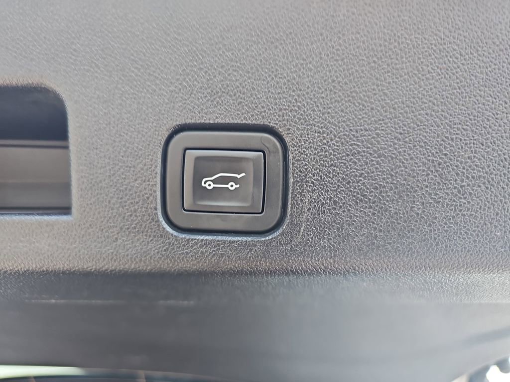 Used 2025 Chevrolet Traverse LT FWD image 14