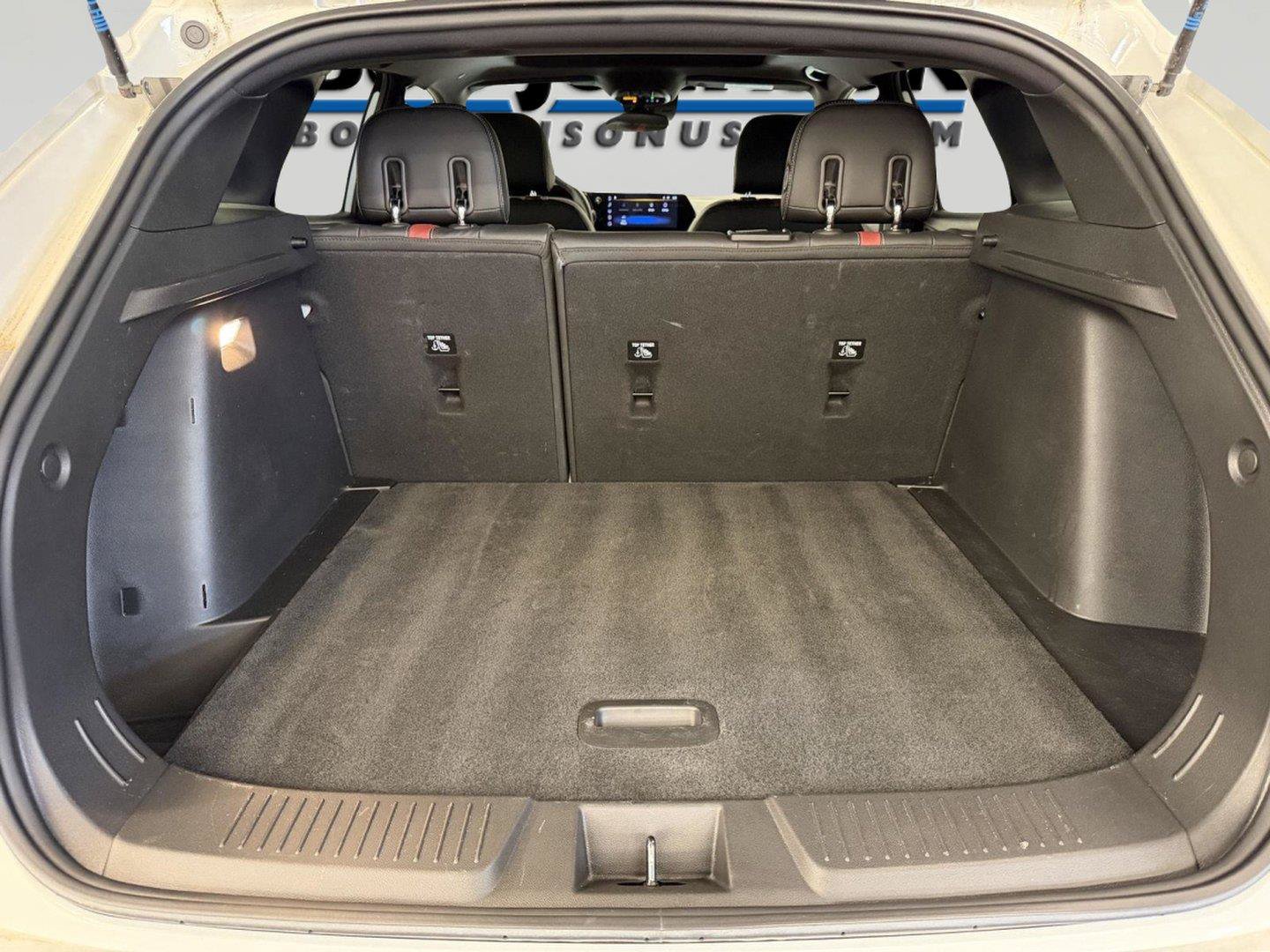 Used 2024 Chevrolet Trax RS w/ Sunroof Package FWD image 12