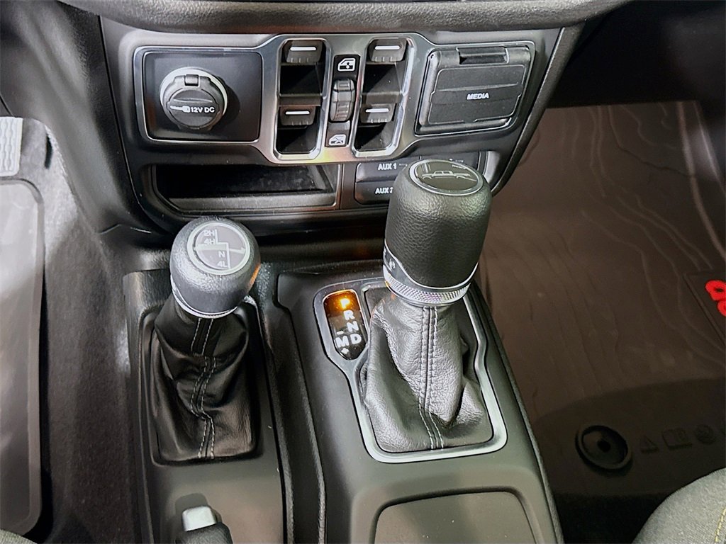 Used 2025 Jeep Gladiator Sport image 10