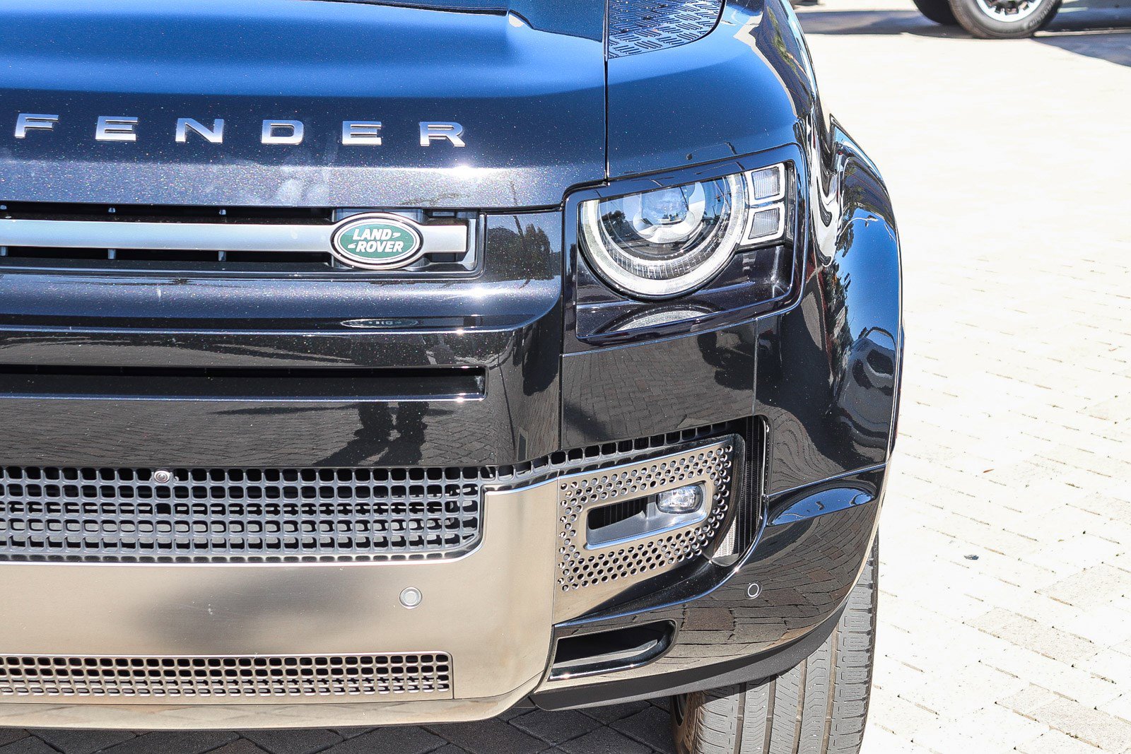 Used 2023 Land Rover Defender 110 X image 7