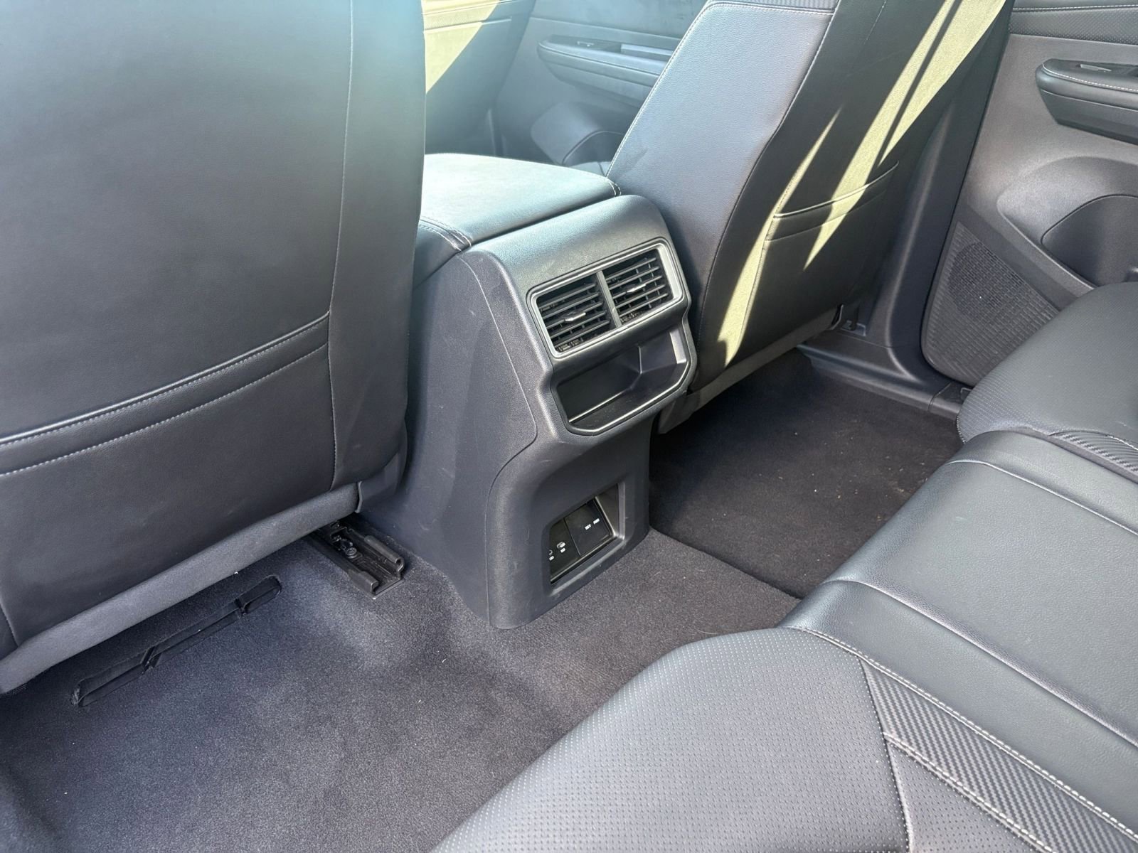 Used 2025 Volkswagen Atlas Cross Sport SE image 24