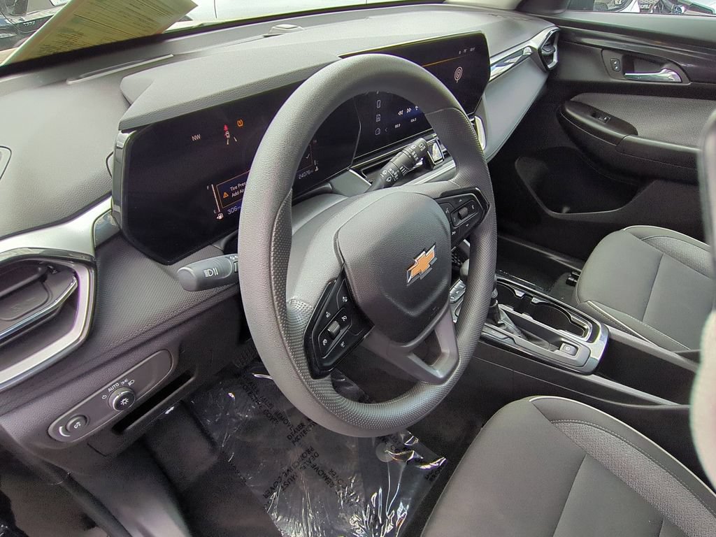 Used 2025 Chevrolet TrailBlazer LT AWD/4WD image 14