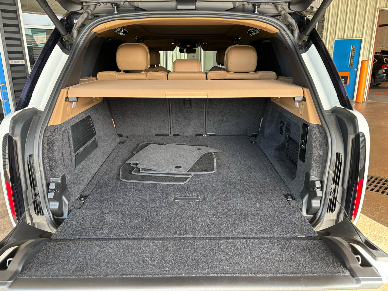 Used 2023 Land Rover Range Rover SE image 29