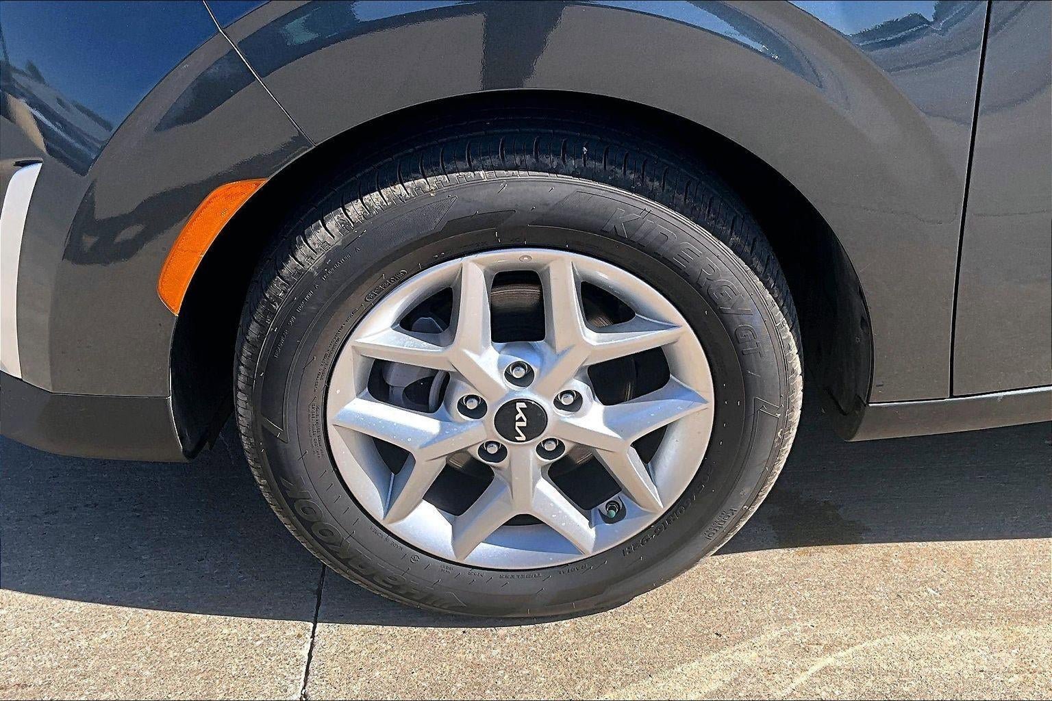 Used 2025 Kia Soul LX w/ LX Technology Package FWD image 34