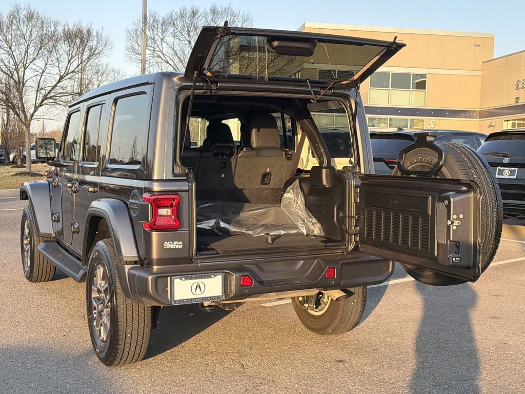 Used 2026 Jeep Wrangler Sahara image 15