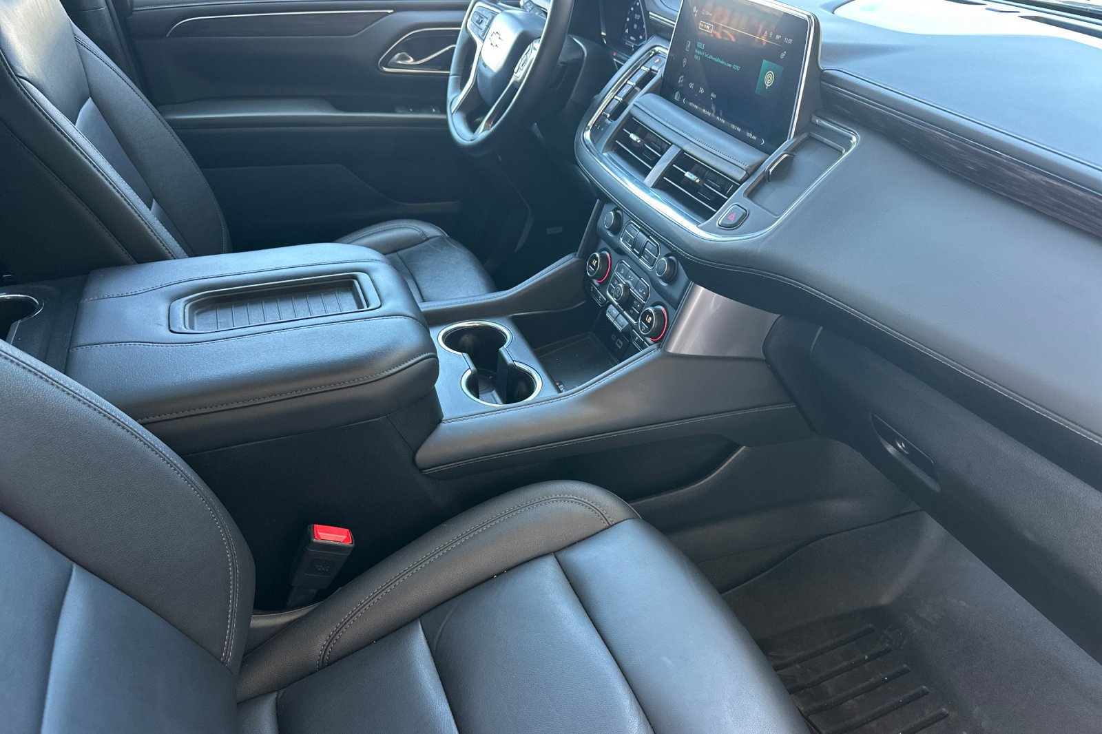 Used 2024 Chevrolet Suburban LT w/ LT Signature Plus Package RWD image 21
