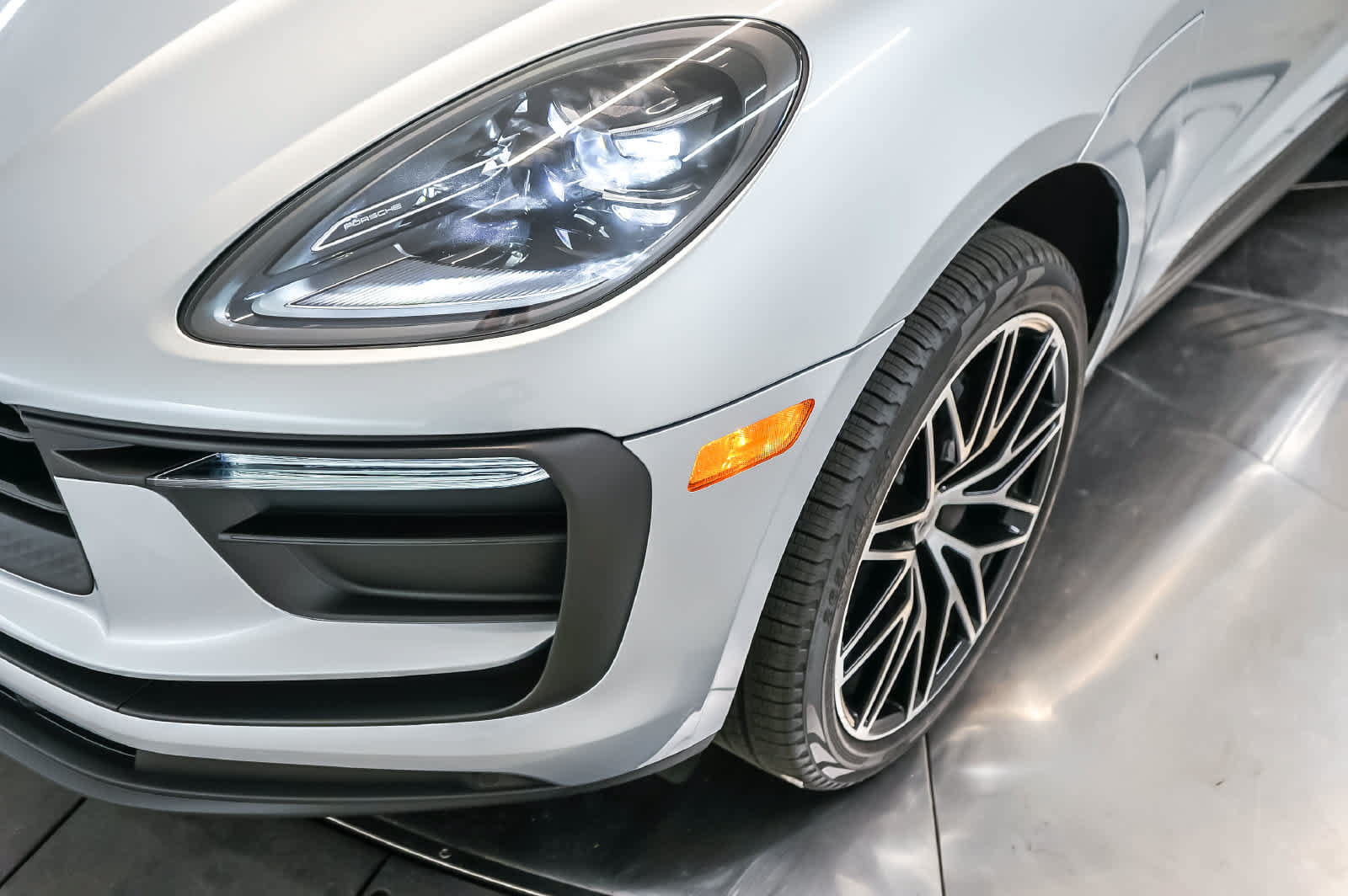 Certified 2026 Porsche Macan AWD/4WD image 13