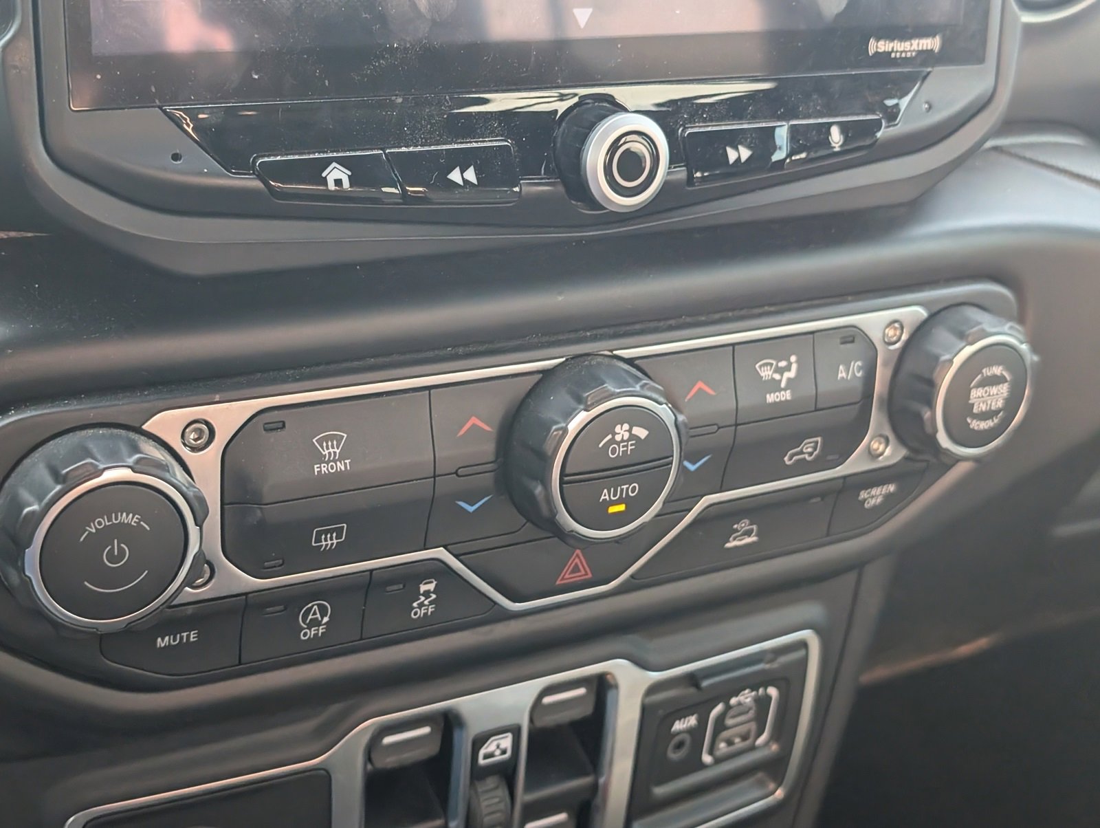 Used 2020 Jeep Gladiator Sport w/ Quick Order Package 24S image 11