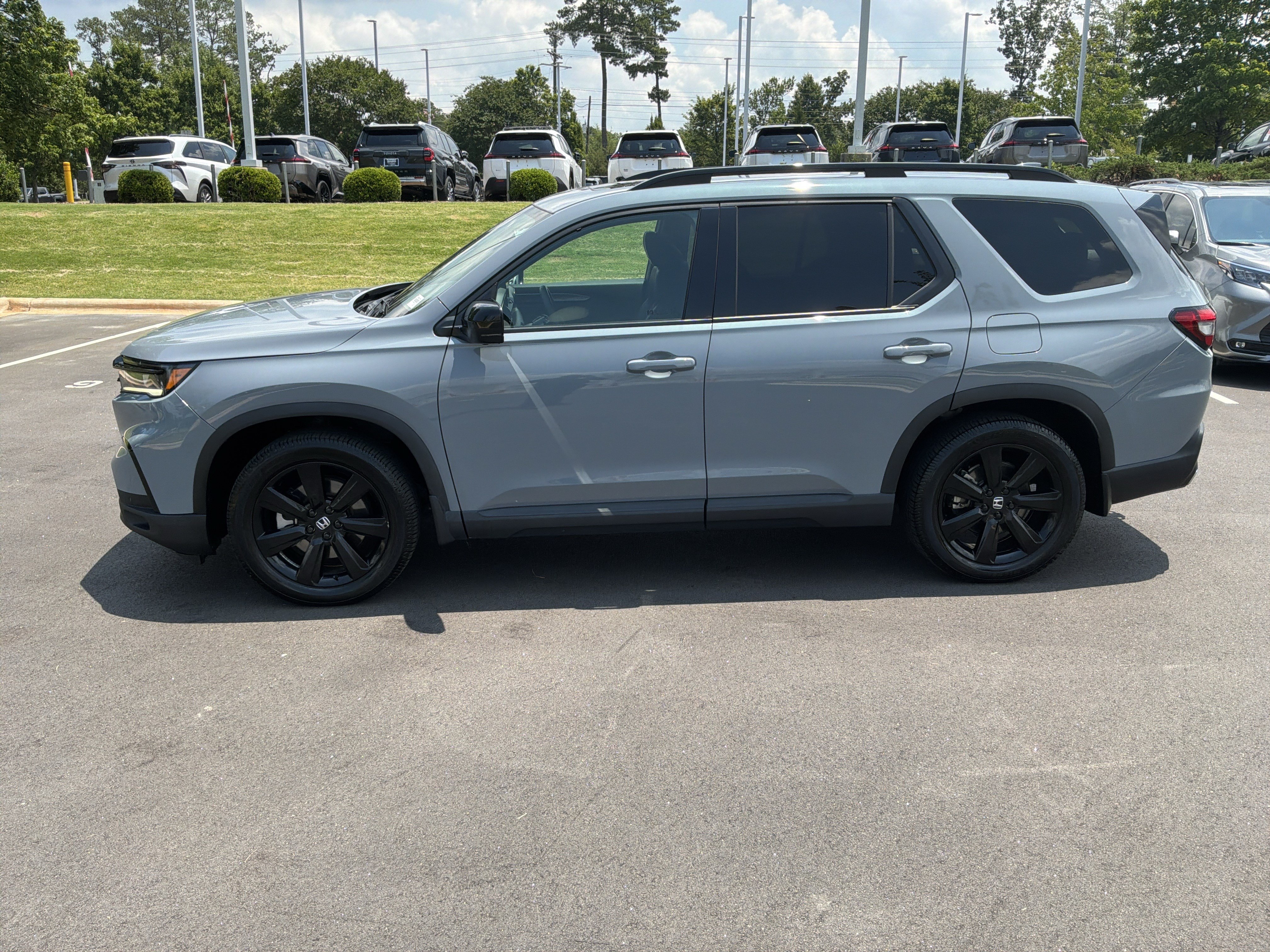 Used 2025 Honda Pilot Black Edition image 7