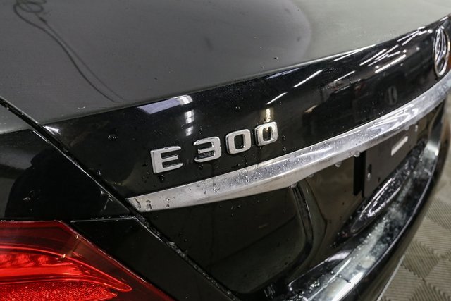 Used 2017 Mercedes-Benz E 300 4MATIC image 9