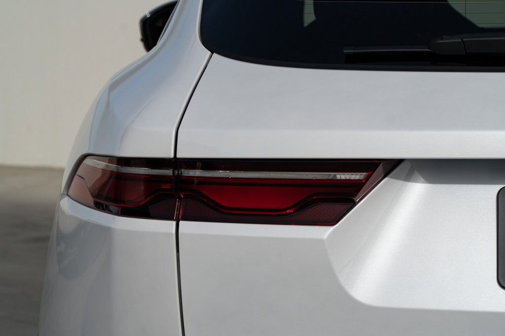 Used 2025 Jaguar F-PACE R-Dynamic S AWD/4WD image 5