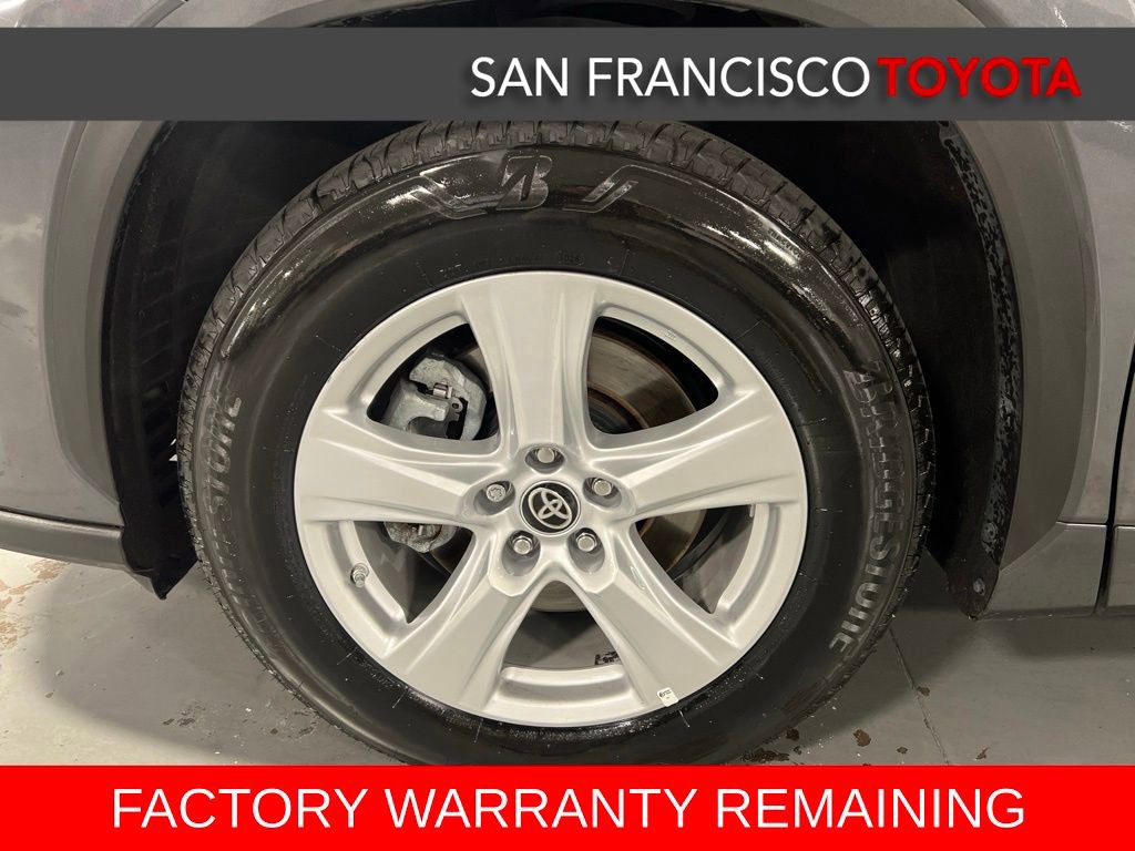 Used 2023 Toyota Highlander LE FWD image 6