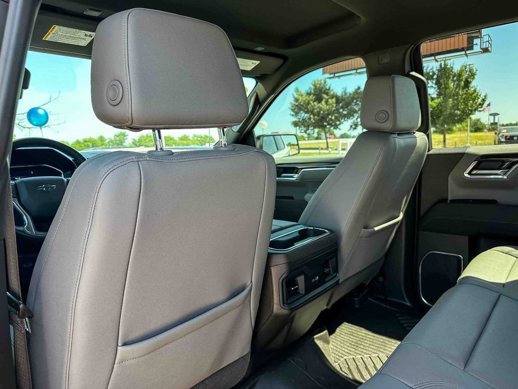 Used 2025 Chevrolet Silverado 1500 LT Trail Boss w/ Convenience Package II AWD/4WD image 17