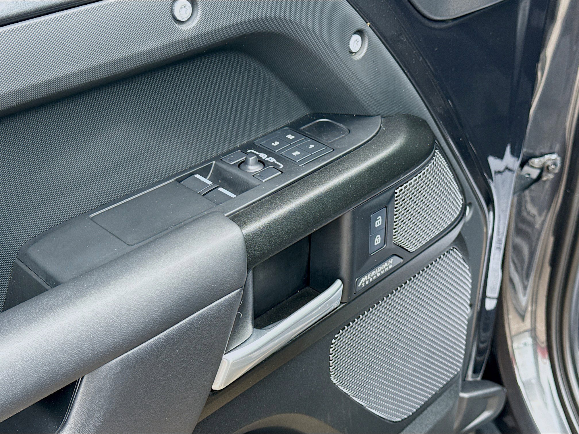 Used 2023 Land Rover Defender 90 V8 image 22