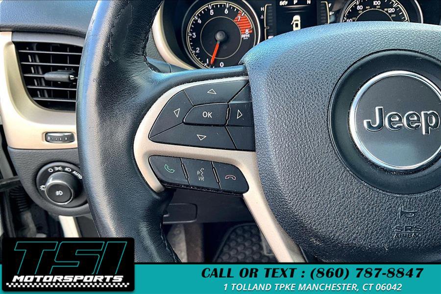 Used 2016 Jeep Cherokee Latitude w/ Cold Weather Group image 18