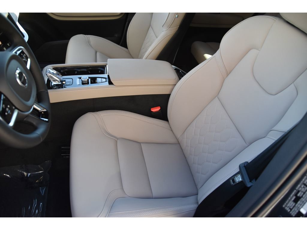 New 2026 Volvo XC90 B6 Plus w/ Protection Package Premier image 13