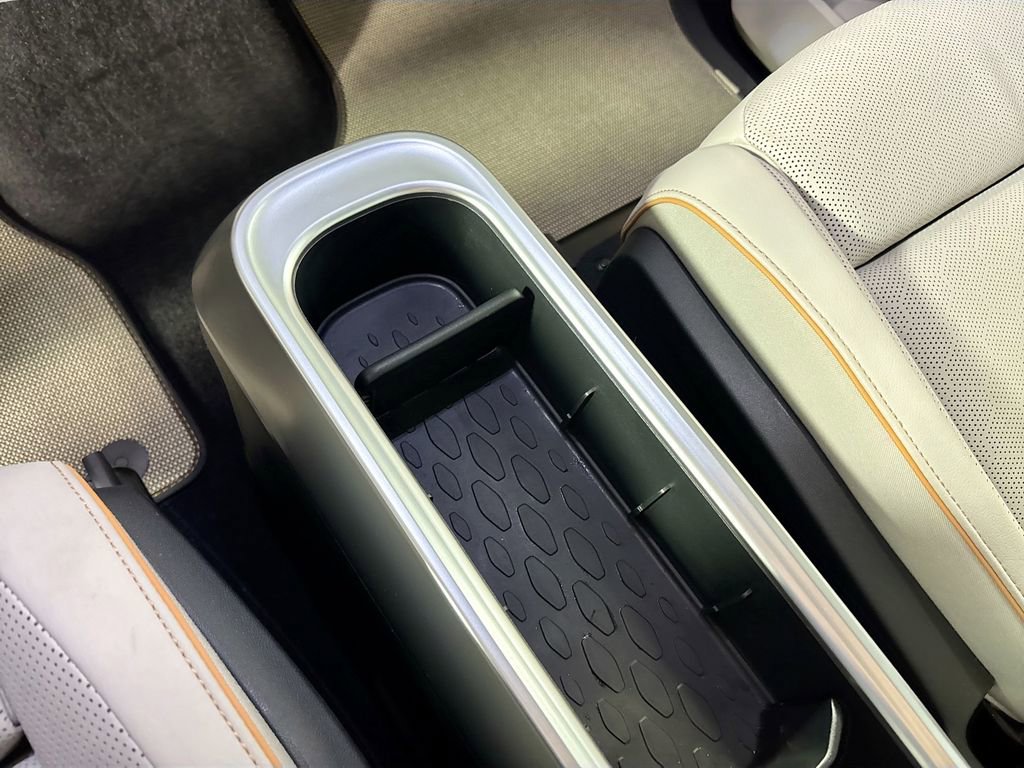Certified 2025 Volkswagen ID. Buzz Pro S Plus RWD image 15