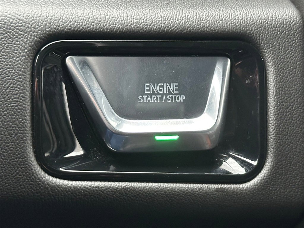 Used 2025 GMC Yukon XL Denali image 32