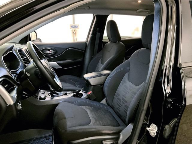 Used 2019 Jeep Cherokee Latitude AWD/4WD image 24