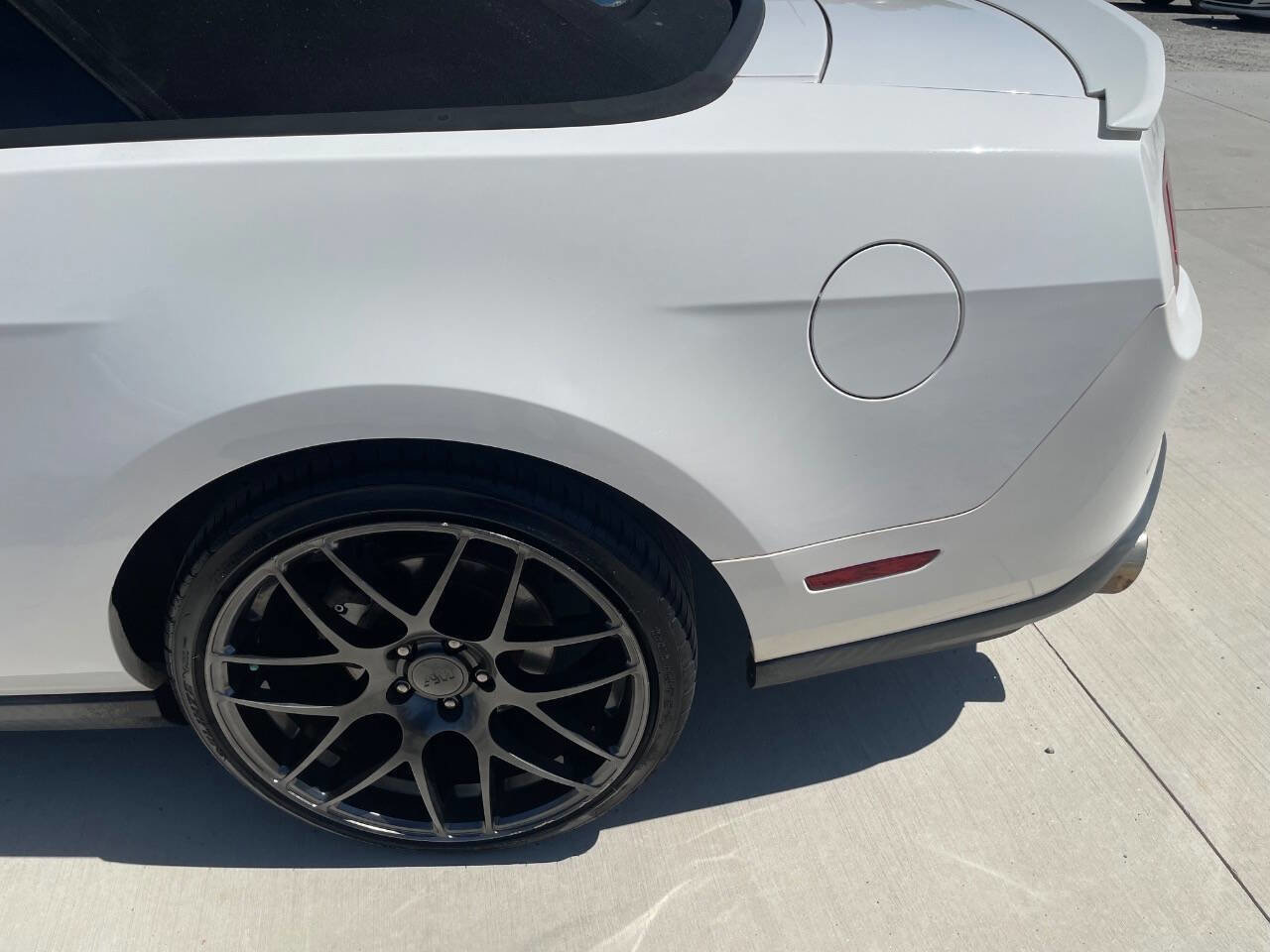 Used 2010 Ford Mustang GT Premium RWD image 18