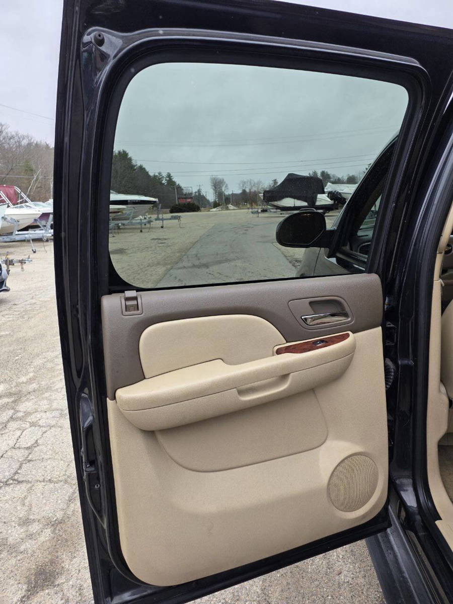 Used 2012 Chevrolet Suburban LT w/ Luxury Package image 15