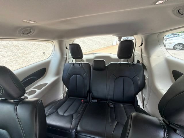 Used 2024 Chrysler Pacifica Touring-L FWD image 16