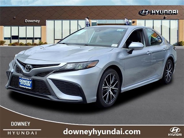 Used 2023 Toyota Camry SE image 1