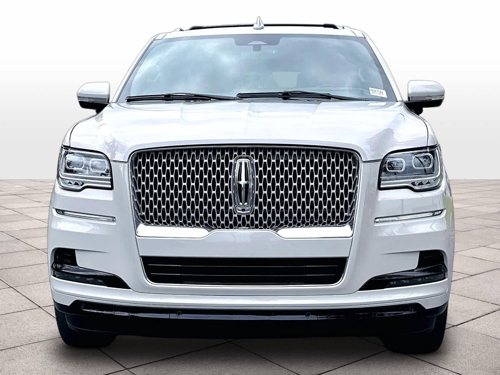 Used 2024 Lincoln Navigator L Reserve AWD/4WD image 3