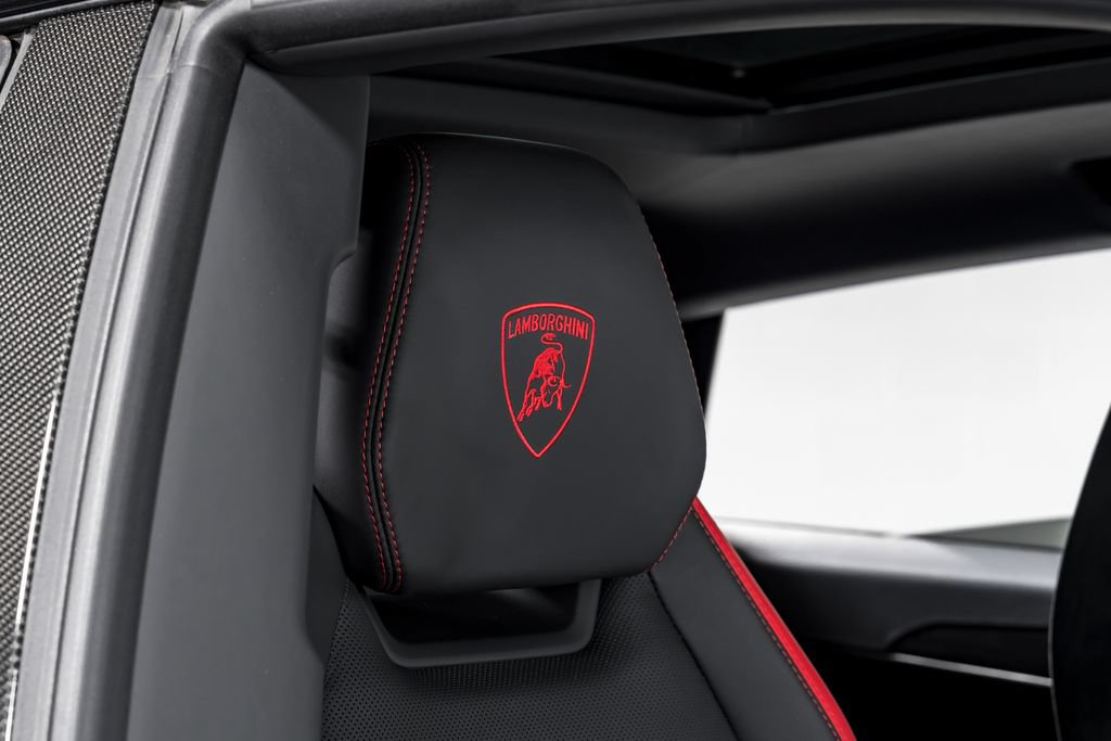 Used 2024 Lamborghini Urus Performante AWD/4WD image 42