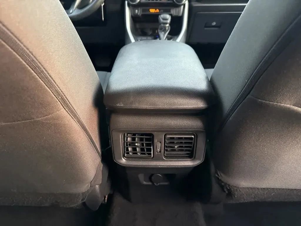 Used 2022 Toyota RAV4 LE image 32