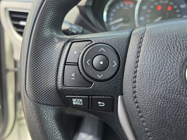 Used 2015 Toyota Corolla LE FWD image 19