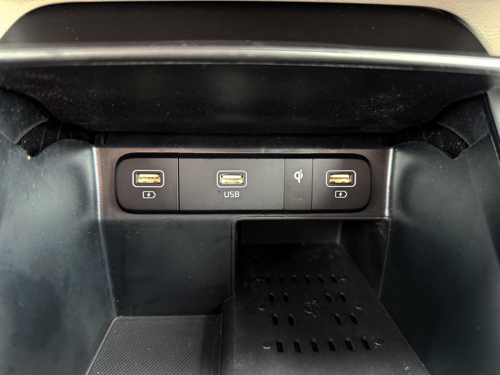 Used 2023 Kia Sorento S image 30