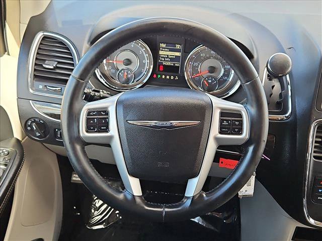 Used 2014 Chrysler Town & Country Touring FWD image 14