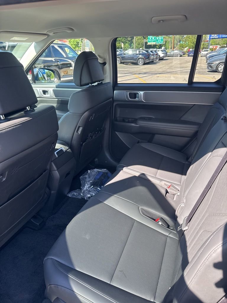 Used 2025 Hyundai Santa Fe SEL FWD image 10
