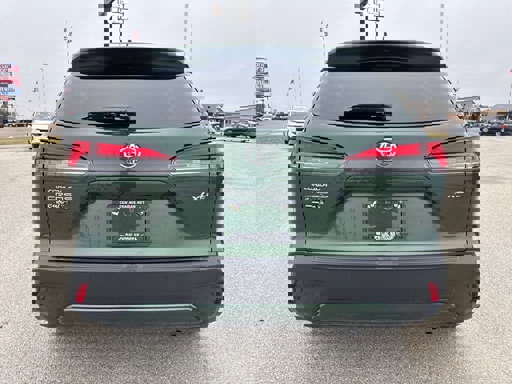 Used 2024 Toyota Corolla Cross XLE image 4