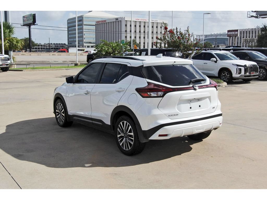 Used 2023 Nissan Kicks SR w/ SR Premium Package FWD image 4