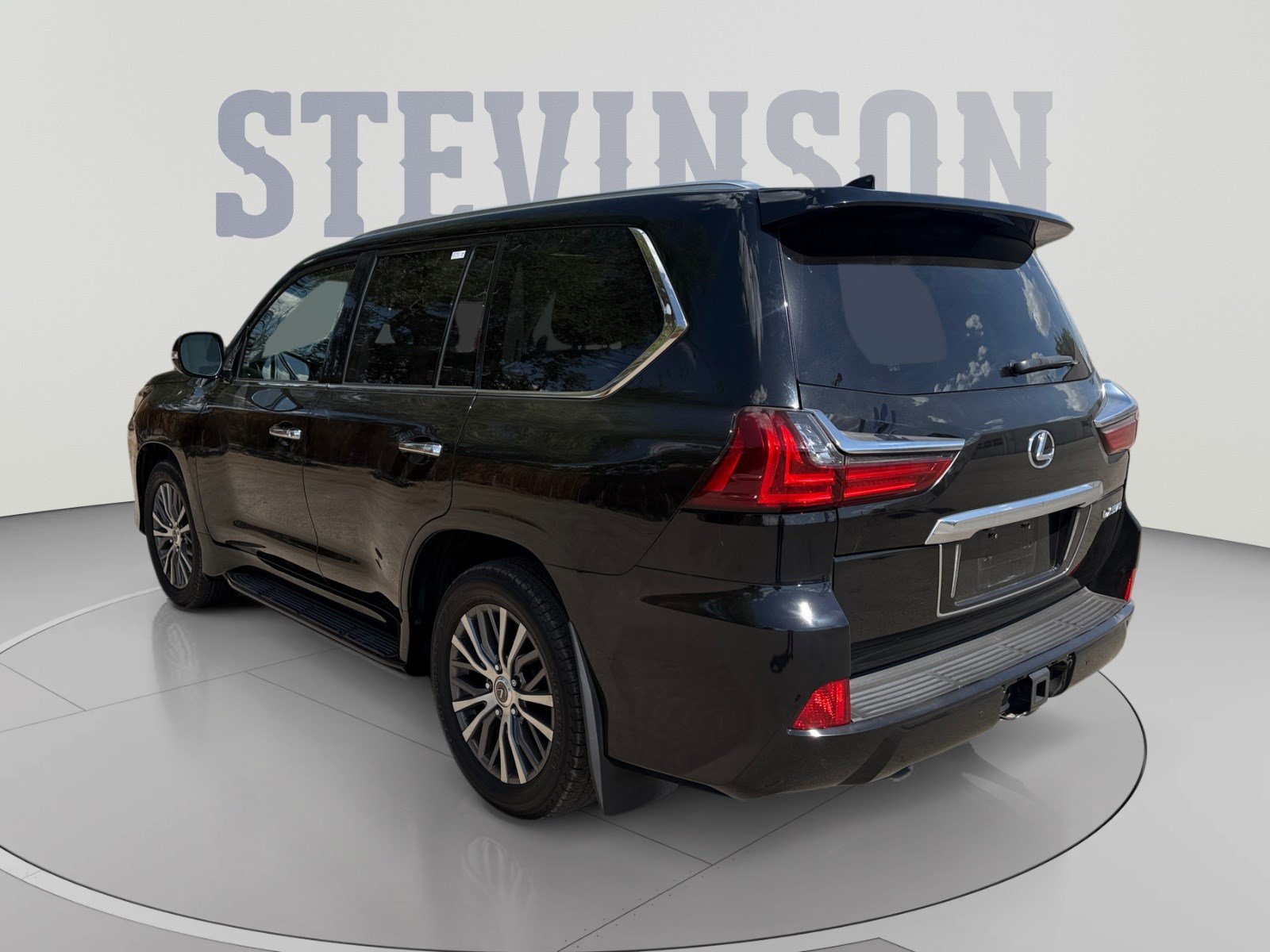 Used 2020 Lexus LX 570 4WD w/ Luxury Package image 3