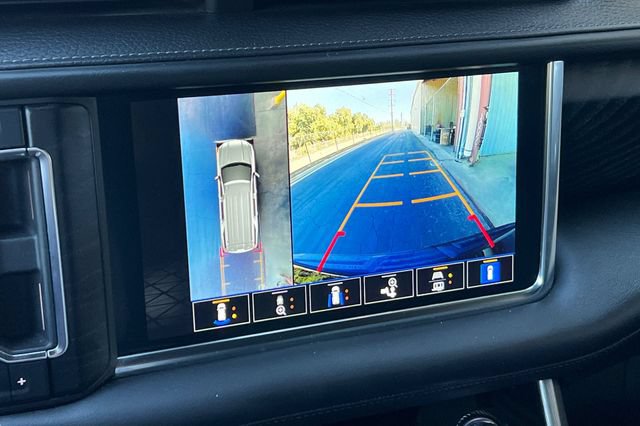 Used 2022 GMC Yukon Denali w/ Denali Premium Package AWD/4WD image 29