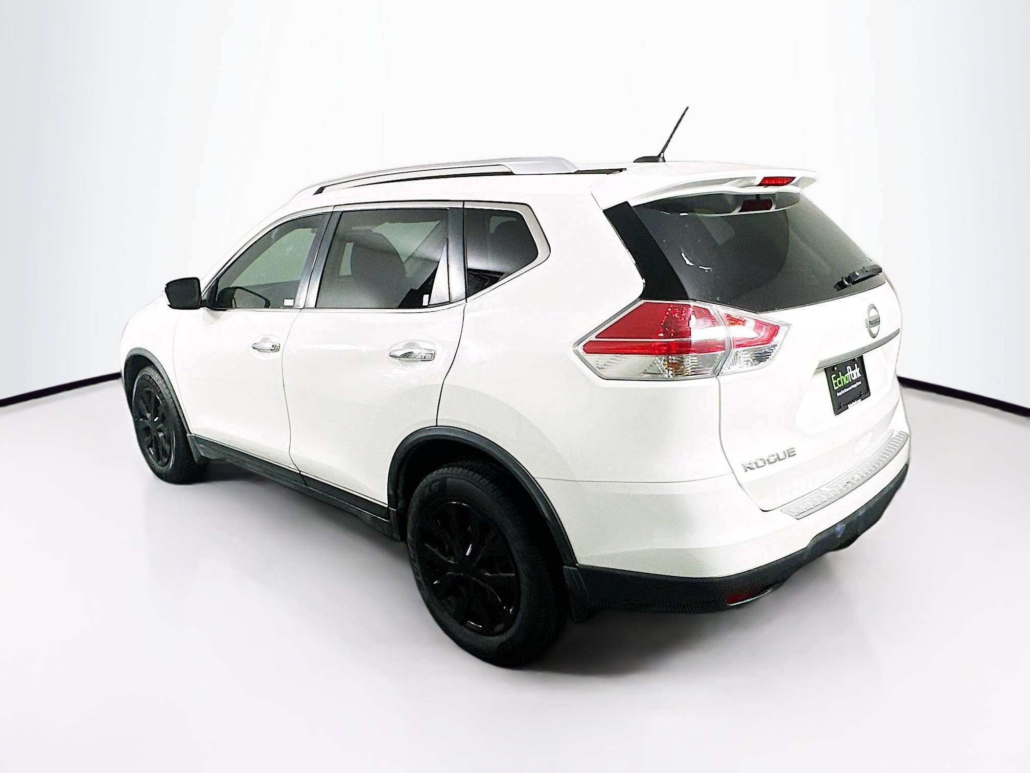Used 2016 Nissan Rogue S w/ Appearance Package FWD image 5