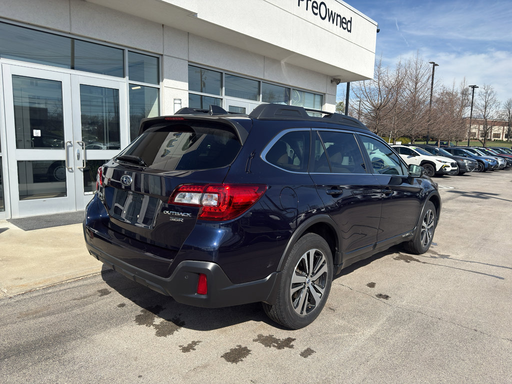 Used 2018 Subaru Outback 3.6R Limited image 3